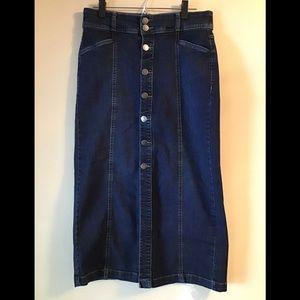 Style & Co. long Jean skirt, button up, good condition size 6